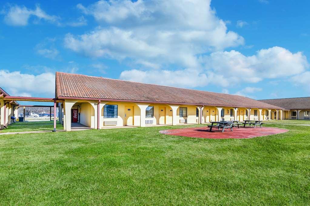 Americas Best Value Inn Bonham Extérieur photo
