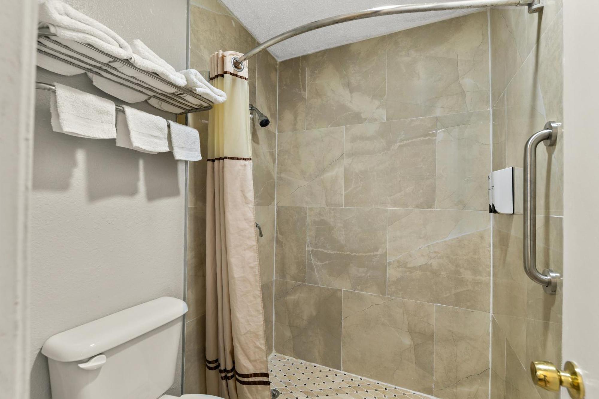 Americas Best Value Inn Bonham Extérieur photo
