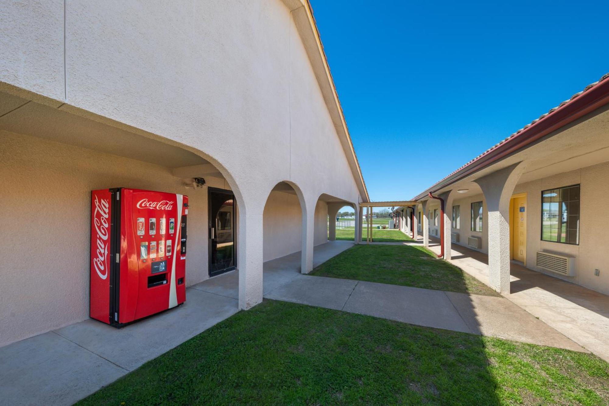 Americas Best Value Inn Bonham Extérieur photo