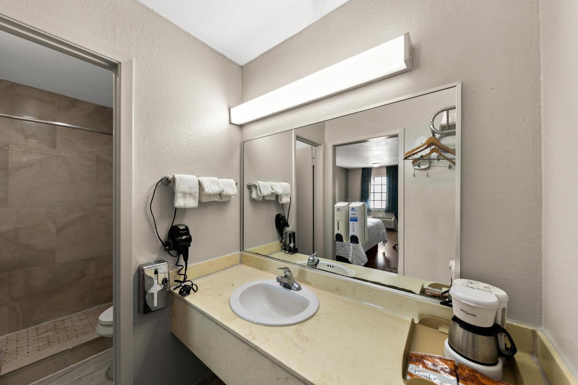 Americas Best Value Inn Bonham Extérieur photo