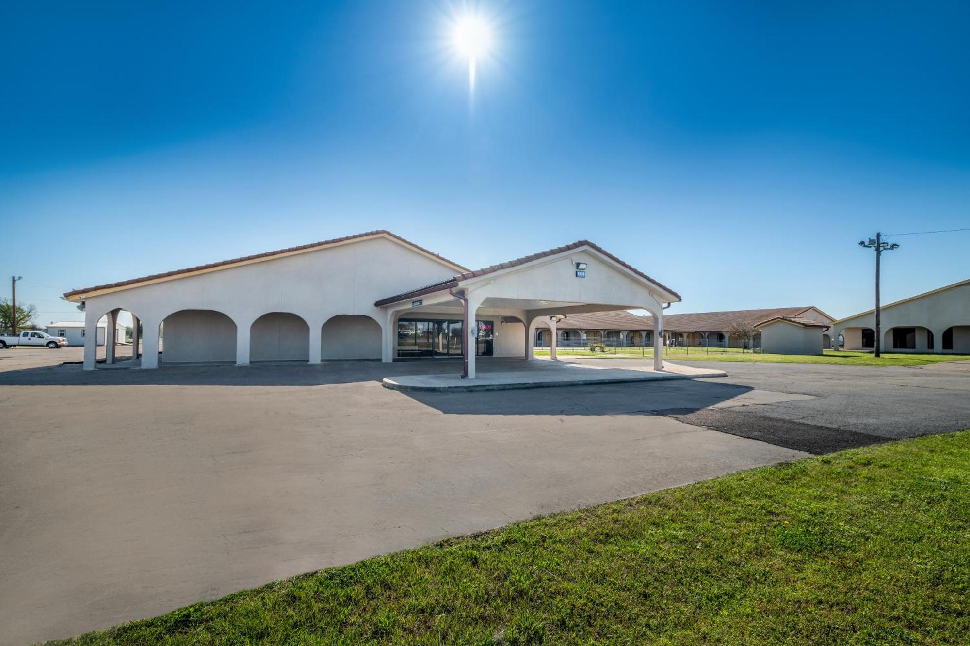 Americas Best Value Inn Bonham Extérieur photo