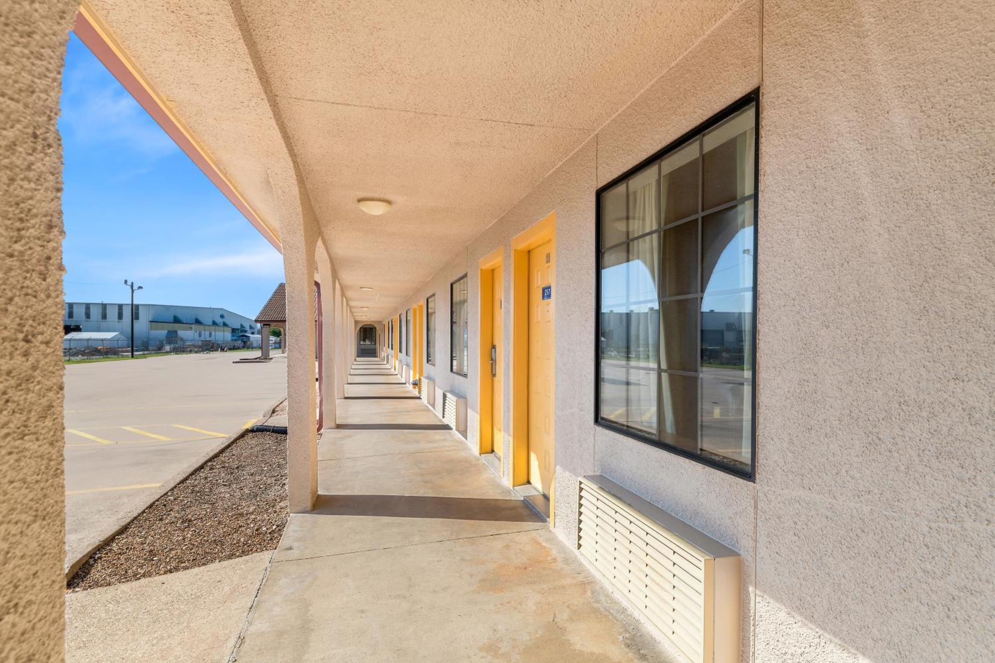 Americas Best Value Inn Bonham Extérieur photo