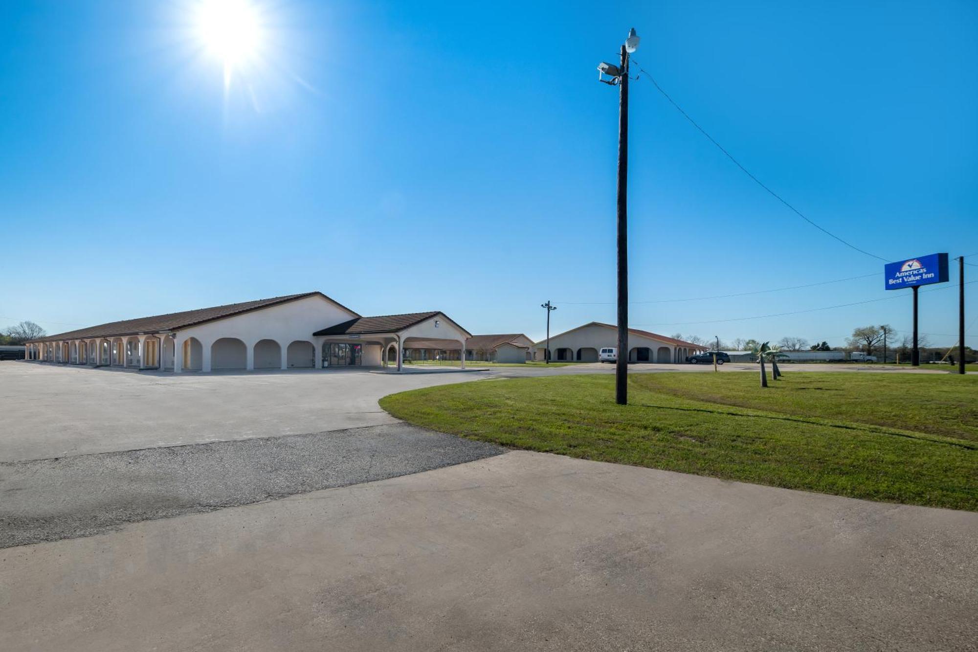 Americas Best Value Inn Bonham Extérieur photo