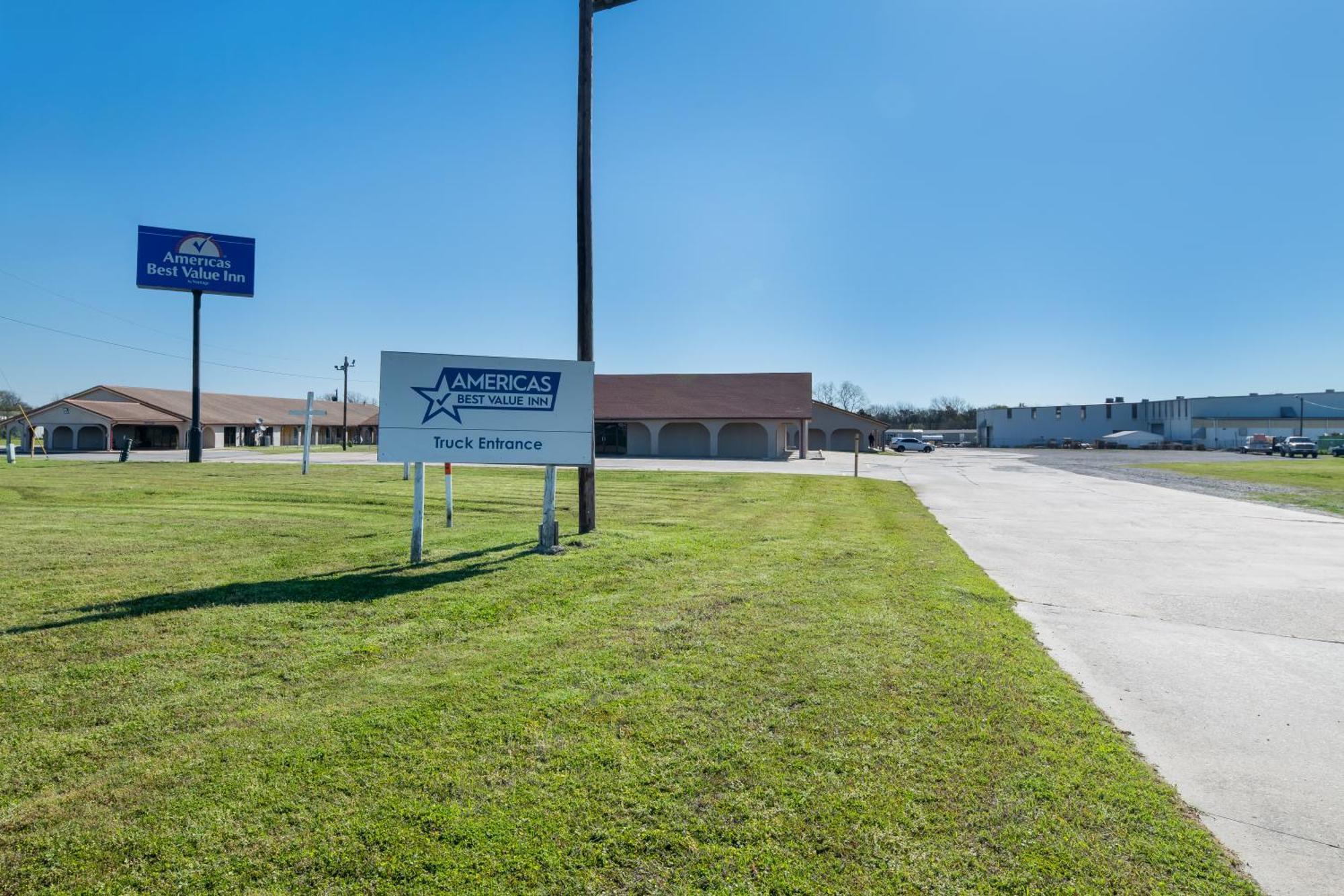 Americas Best Value Inn Bonham Extérieur photo