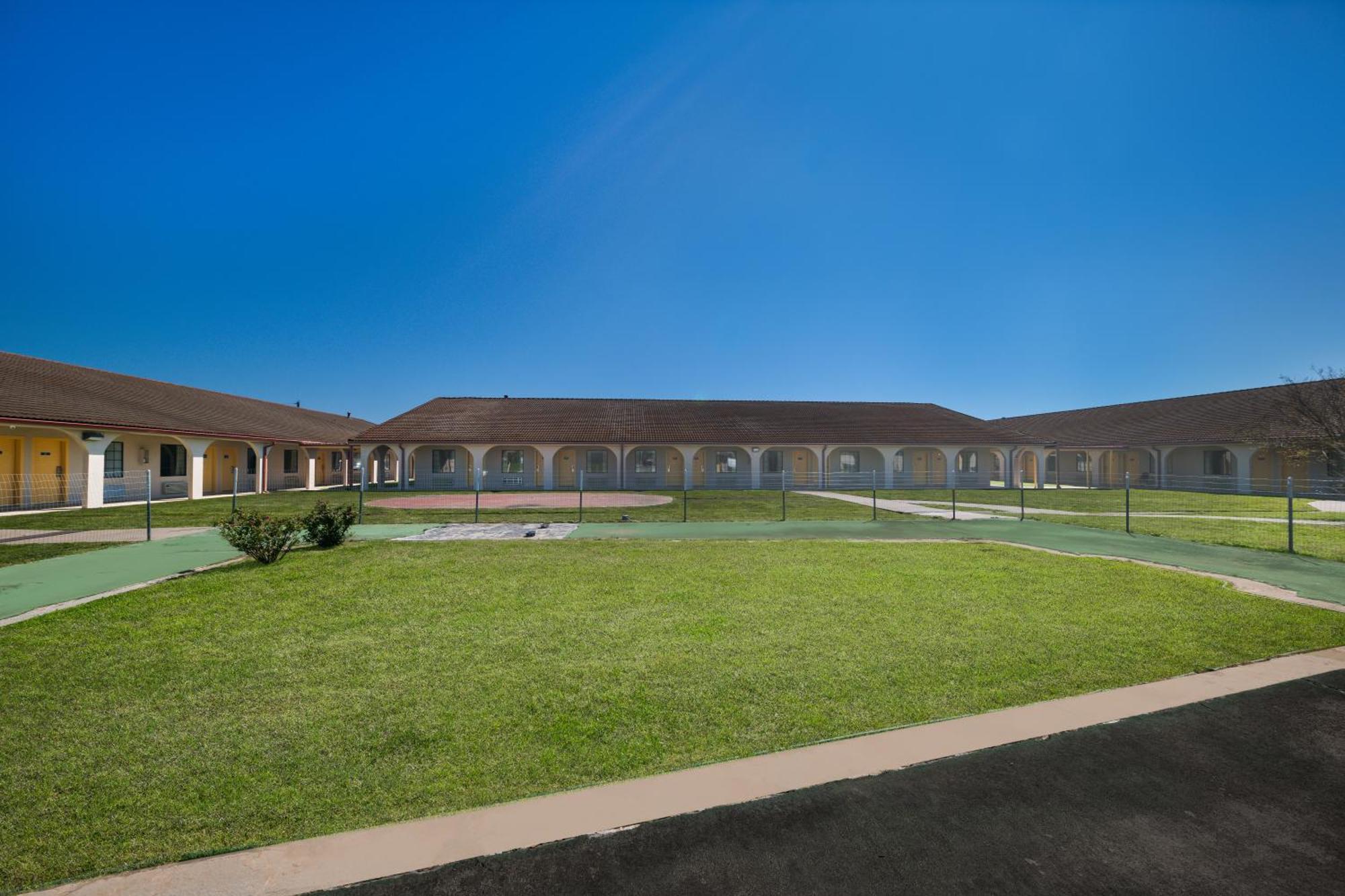 Americas Best Value Inn Bonham Extérieur photo